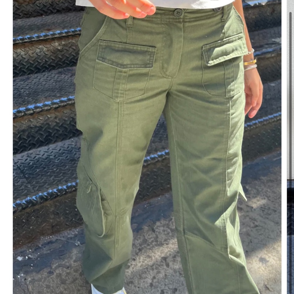 Brandy Melville Kim Pants size S (Olive Green Cargos)